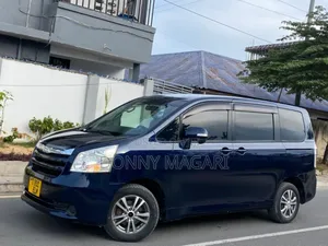Toyota Noah 2.0 143hp AWD (7 Seater) 2008 Blue