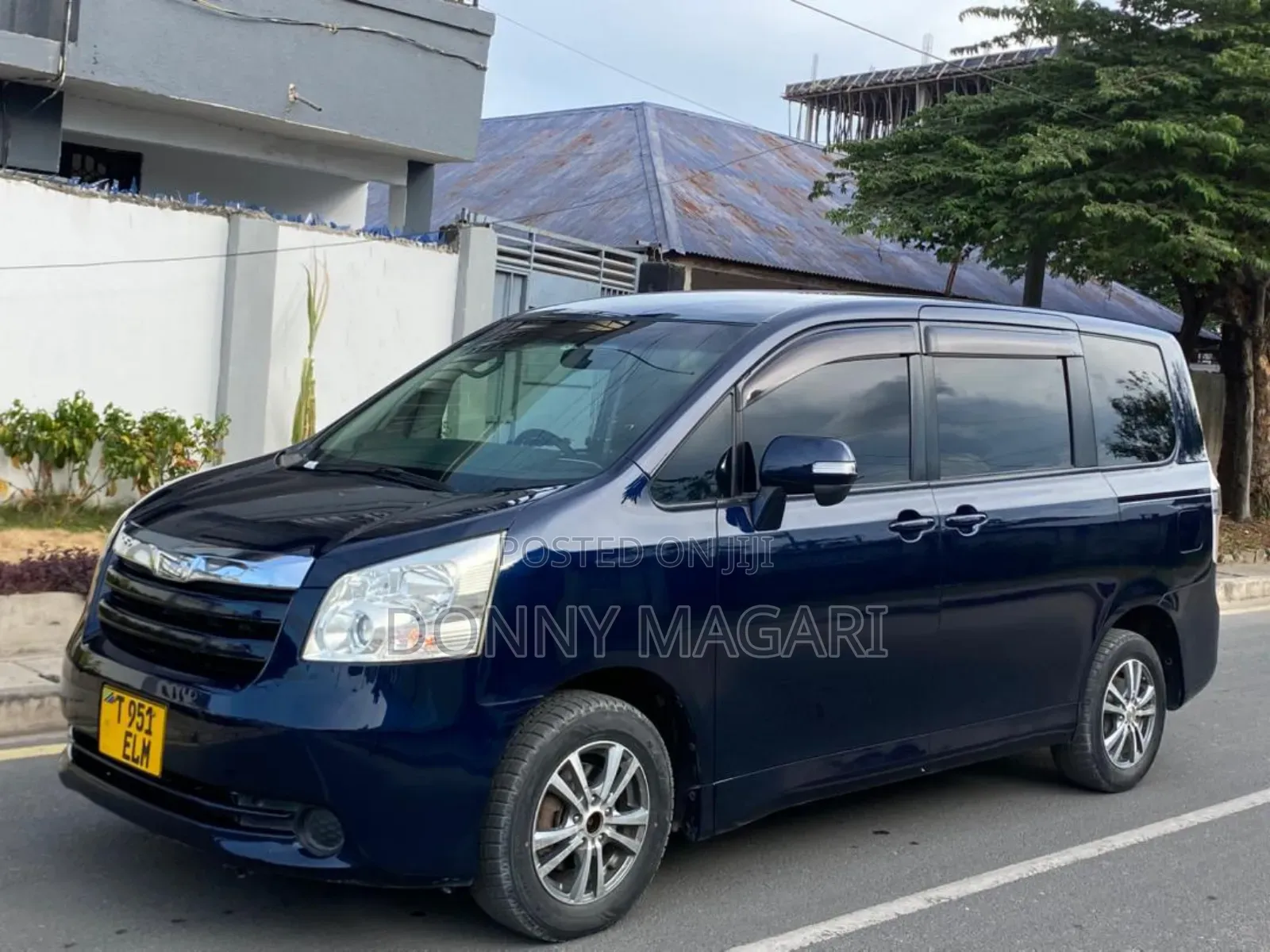 Toyota Noah 2.0 143hp AWD (7 Seater) 2008 Blue