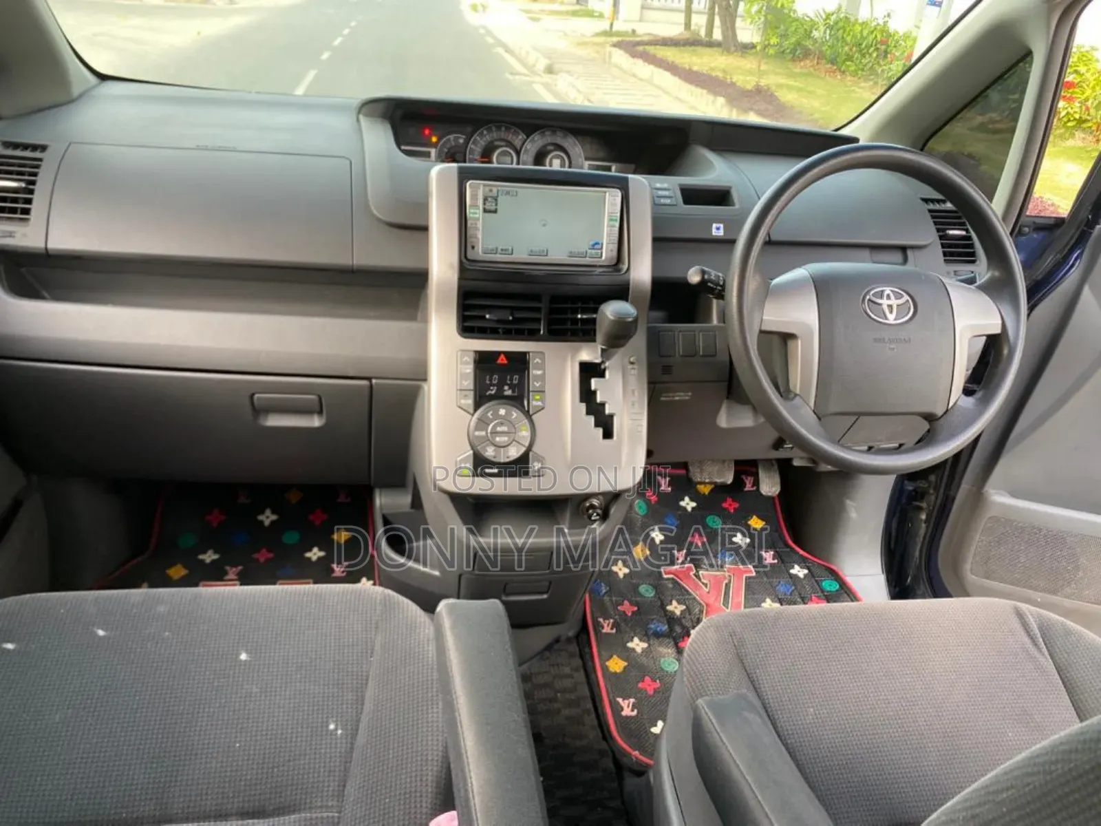 Toyota Noah 2.0 143hp AWD (7 Seater) 2008 Blue