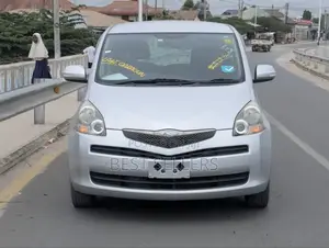 Toyota Ractis 1.5 AWD 2009 White