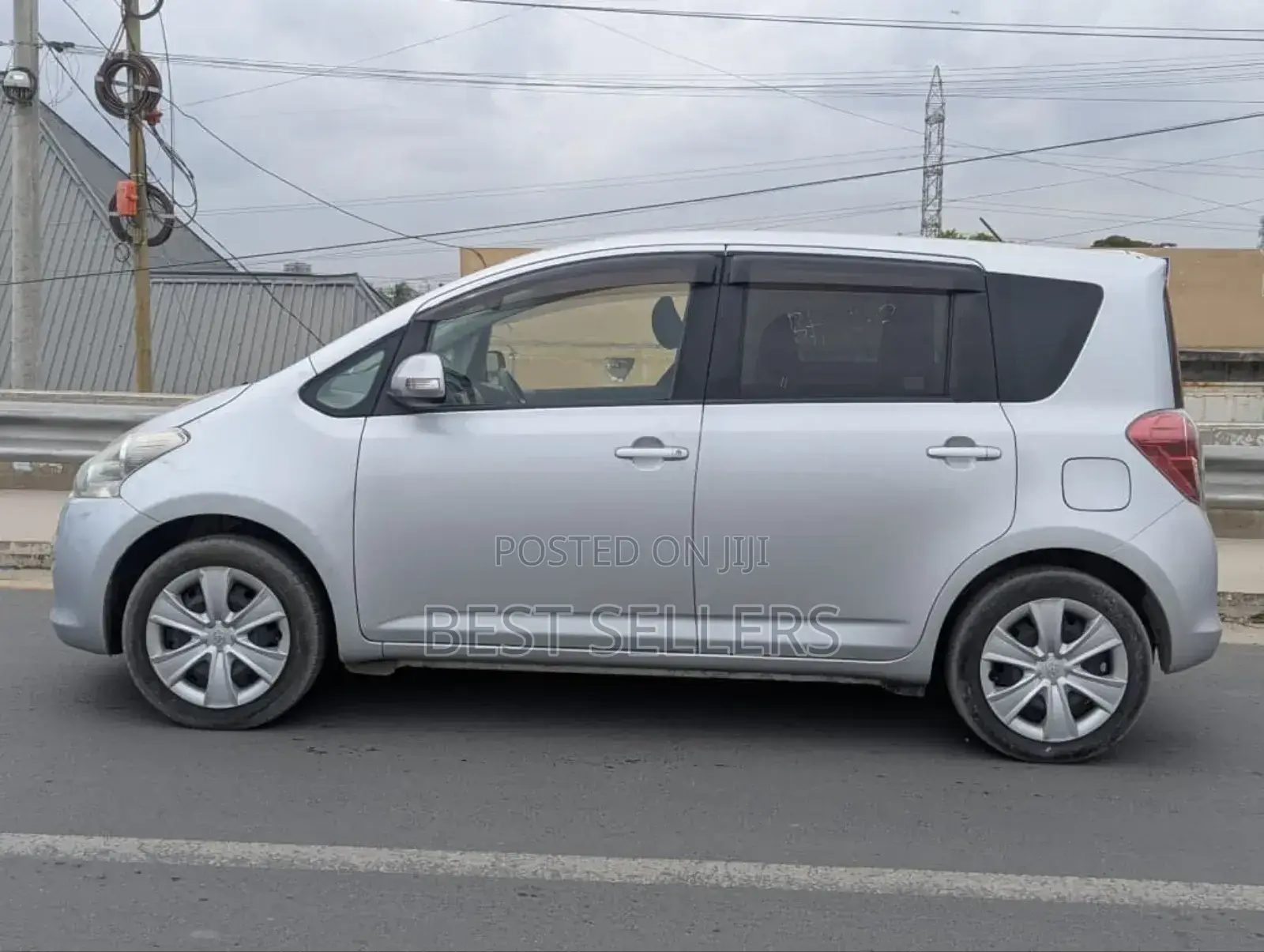 Toyota Ractis 1.5 AWD 2009 White