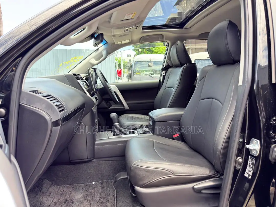 Toyota Land Cruiser Prado 2.8 2022 Black