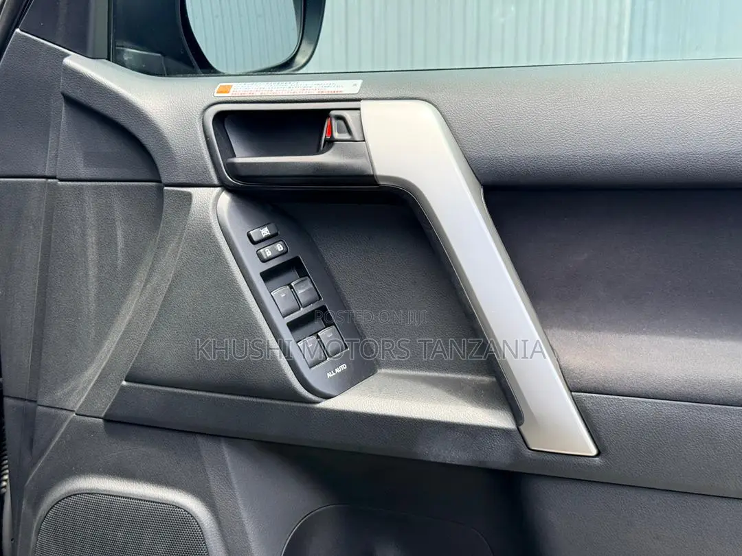 Toyota Land Cruiser Prado 2.8 2022 Black