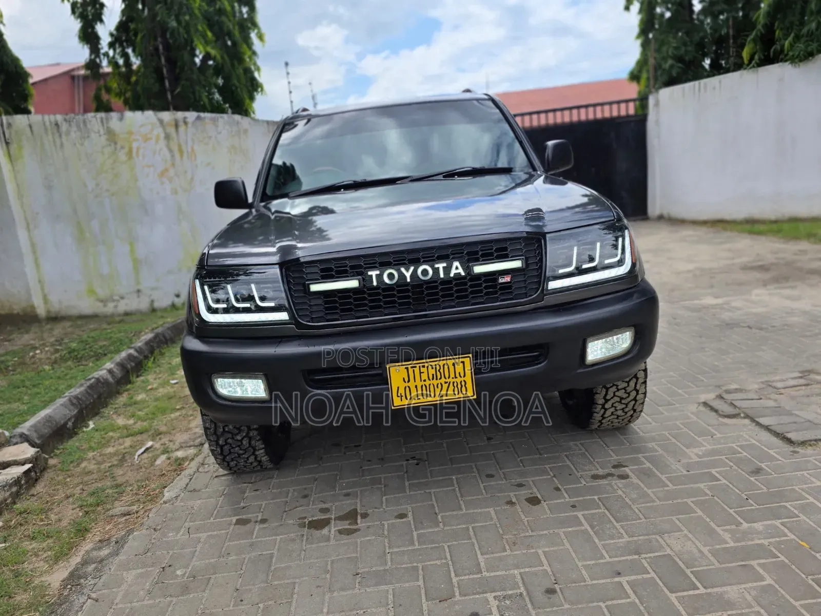 Toyota Land Cruiser 1999 Gray