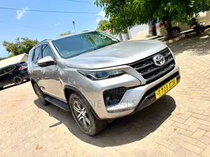 Toyota Fortuner 2021 Gray