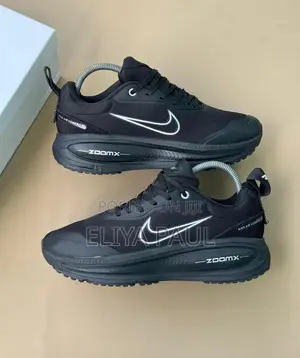 Nike Air Vomero 18