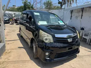 Toyota Noah 2.0 143hp FWD (7 Seater) 2010 Black