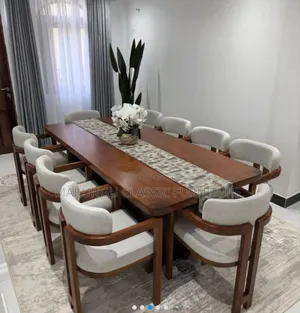 Dinning Table Ya Watu Kumi Ni Mbao Ngumu