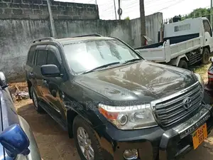 Toyota Land Cruiser 2010 4.6 V8 GX Black