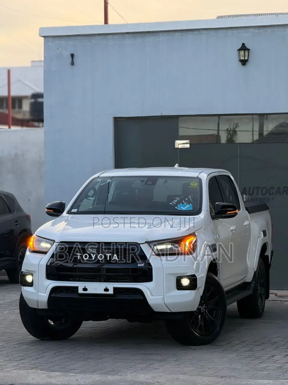 Toyota Hilux 2023 Pearl