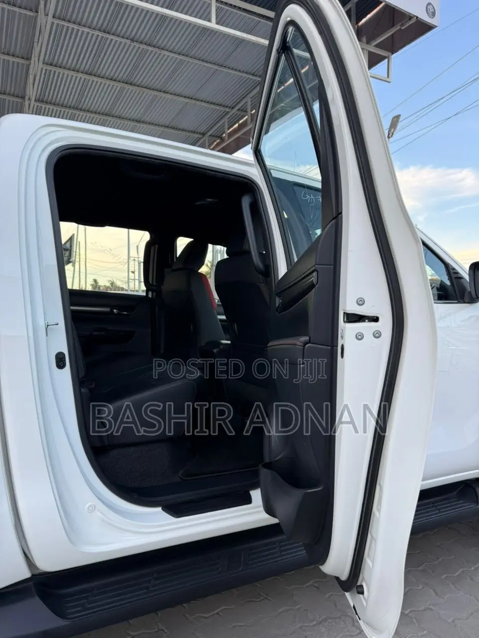 Toyota Hilux 2023 Pearl