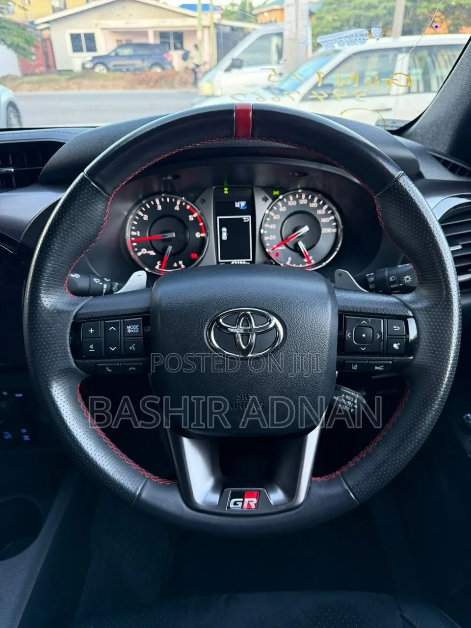 Toyota Hilux 2023 Pearl