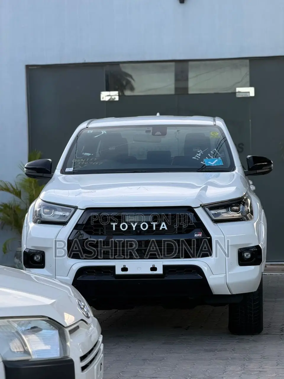 Toyota Hilux 2023 Pearl