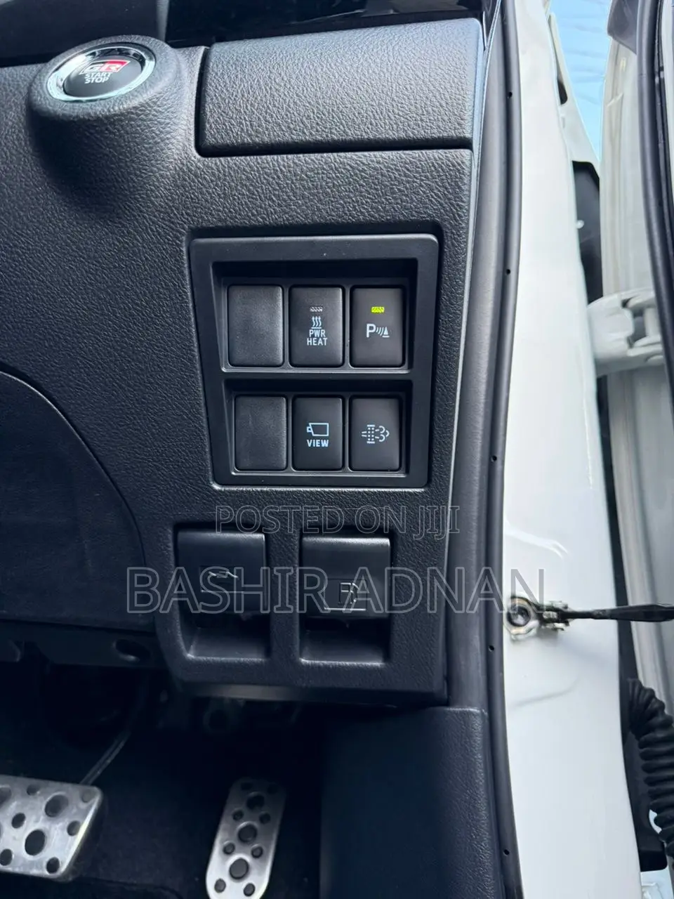 Toyota Hilux 2023 Pearl