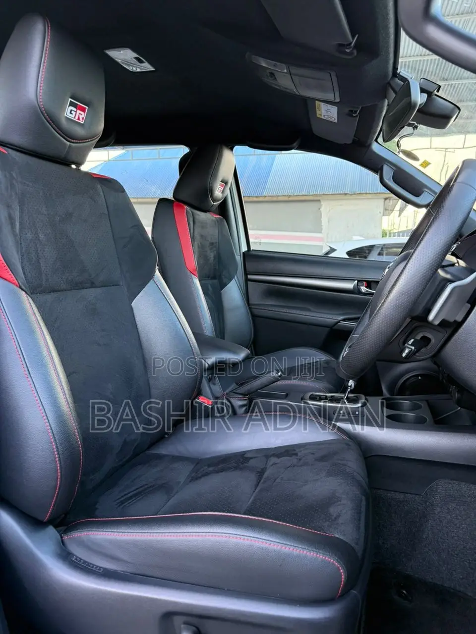 Toyota Hilux 2023 Pearl