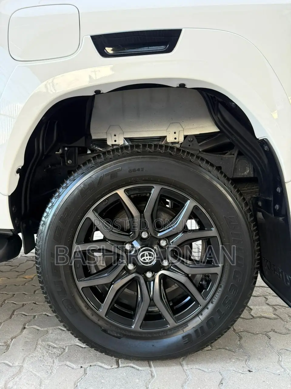 Toyota Hilux 2023 Pearl