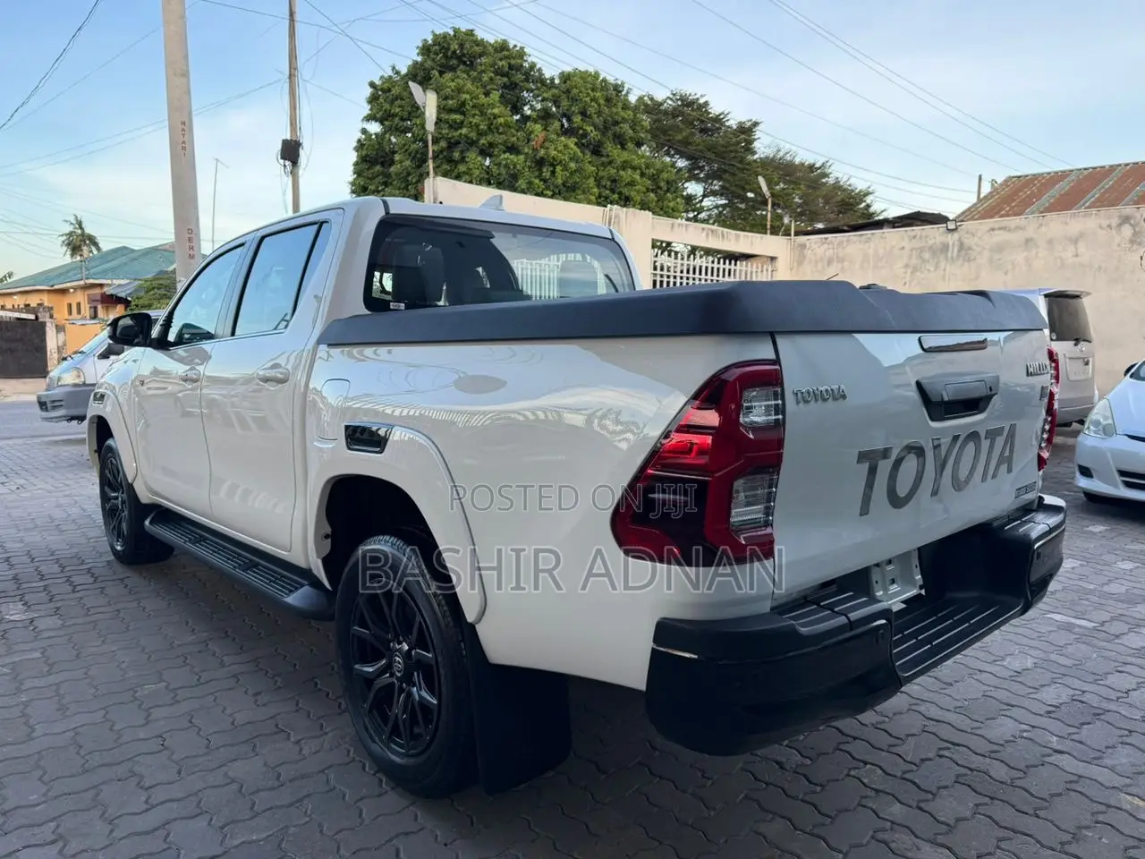 Toyota Hilux 2023 Pearl