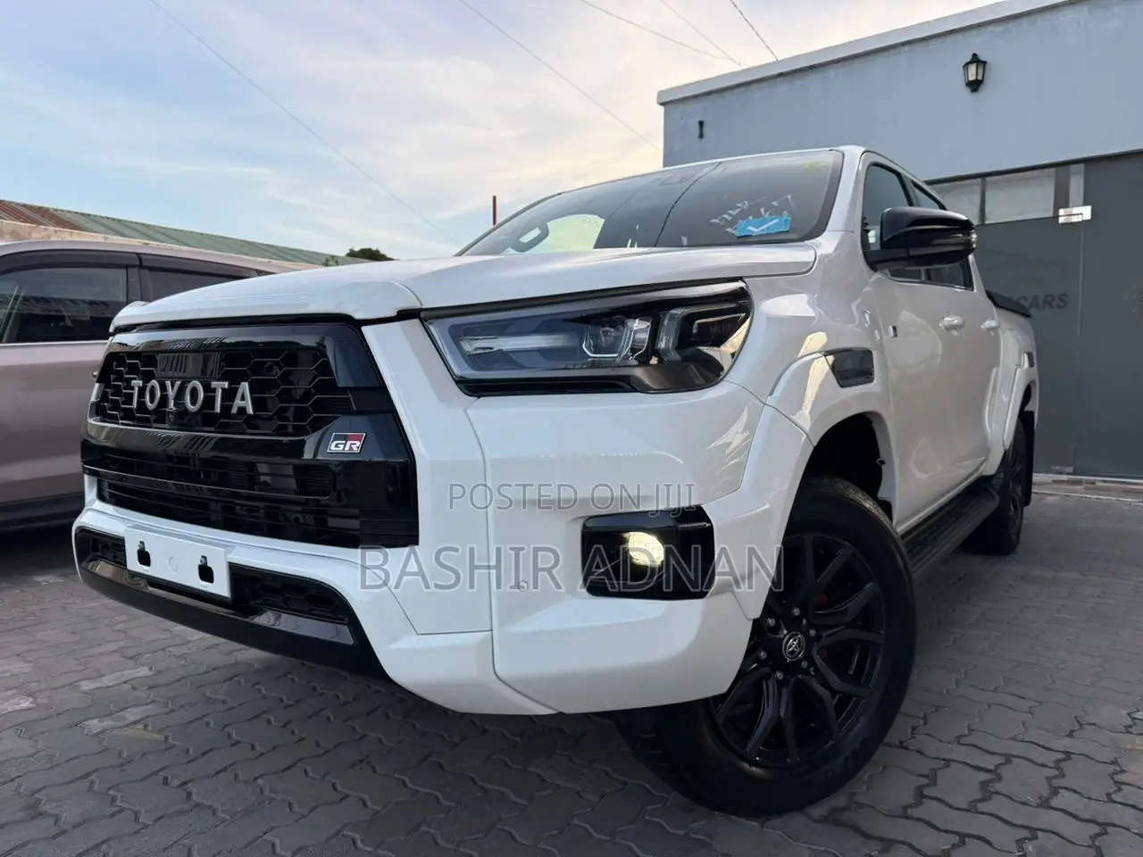 Toyota Hilux 2023 Pearl