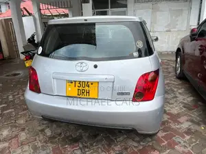 Toyota IST 2004 Silver