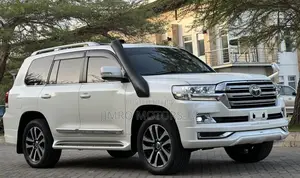 Toyota Land Cruiser 2018 White