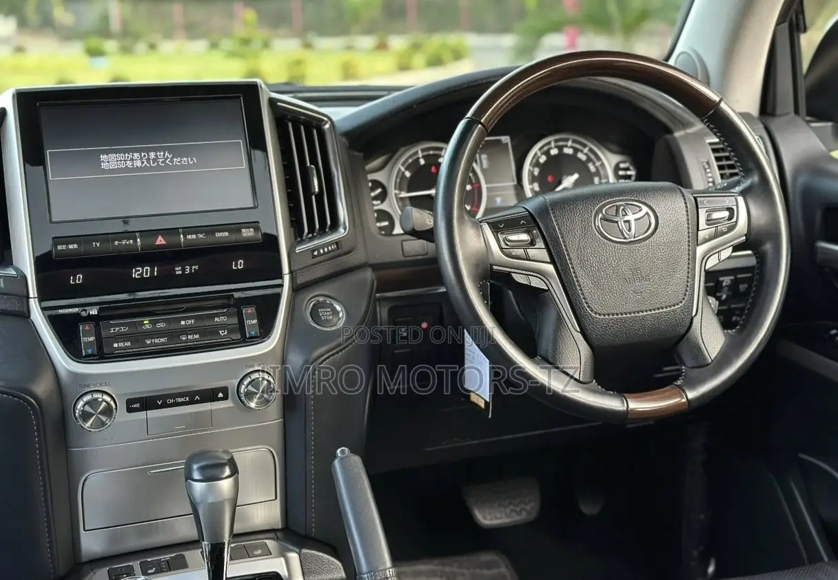 Toyota Land Cruiser 2018 White