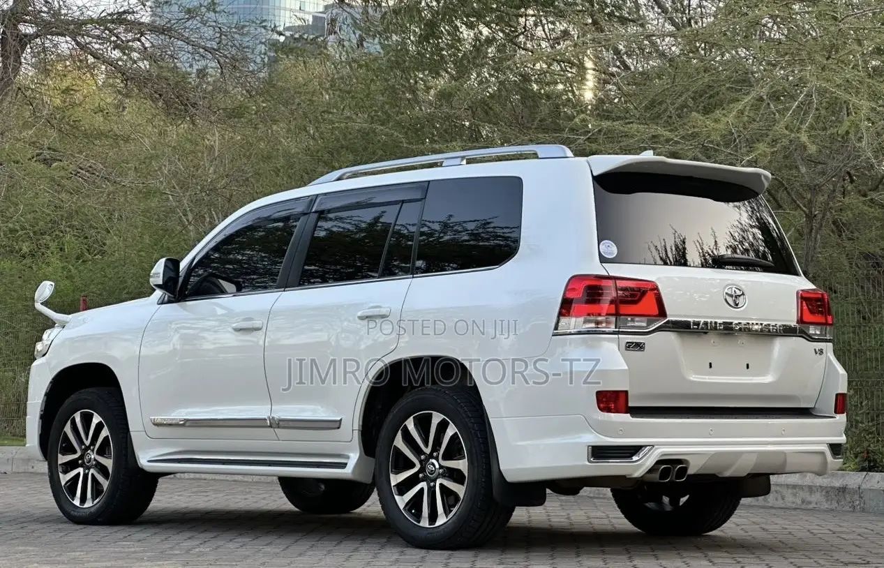 Toyota Land Cruiser 2018 White