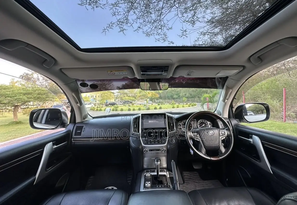 Toyota Land Cruiser 2018 White