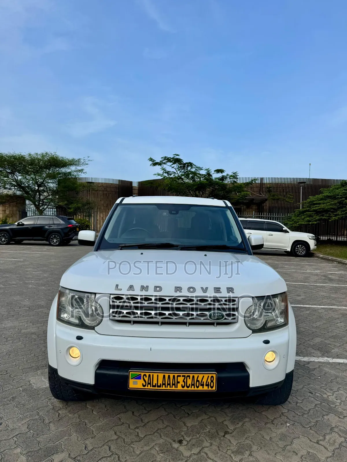 Land Rover Discovery 2013 White