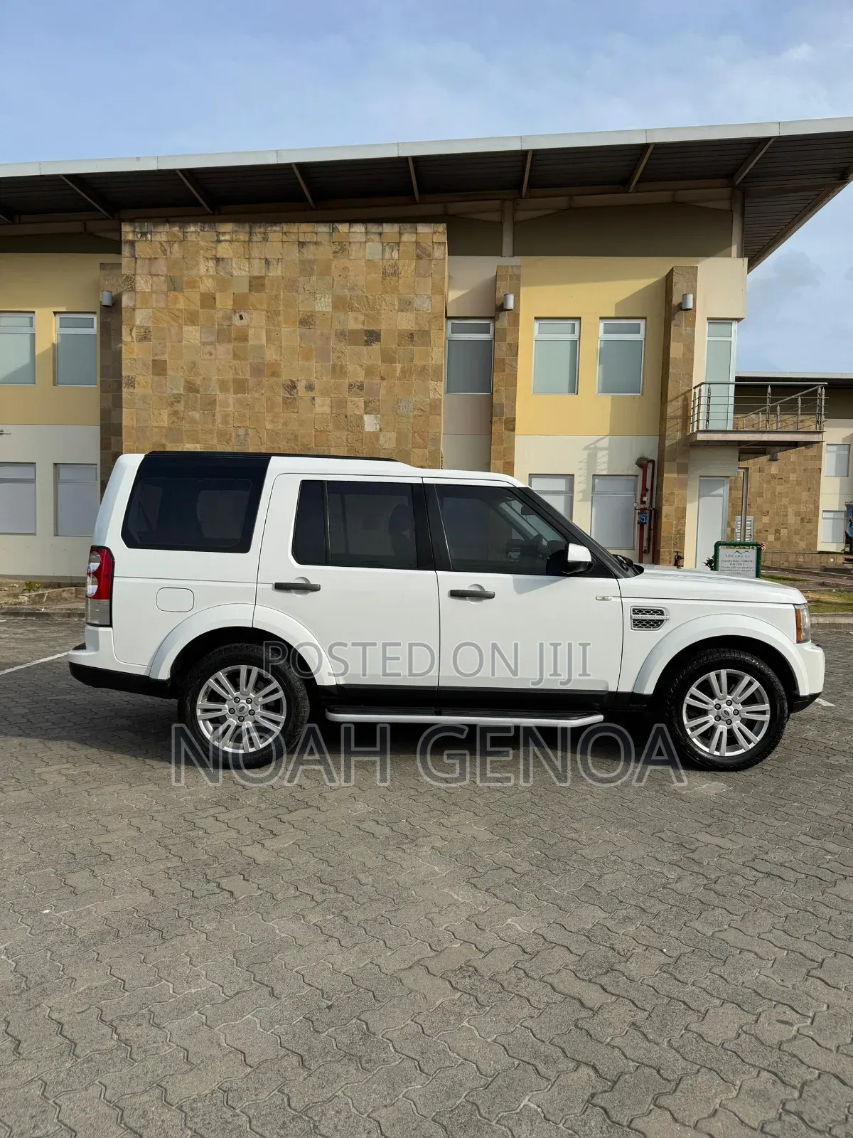 Land Rover Discovery 2013 White