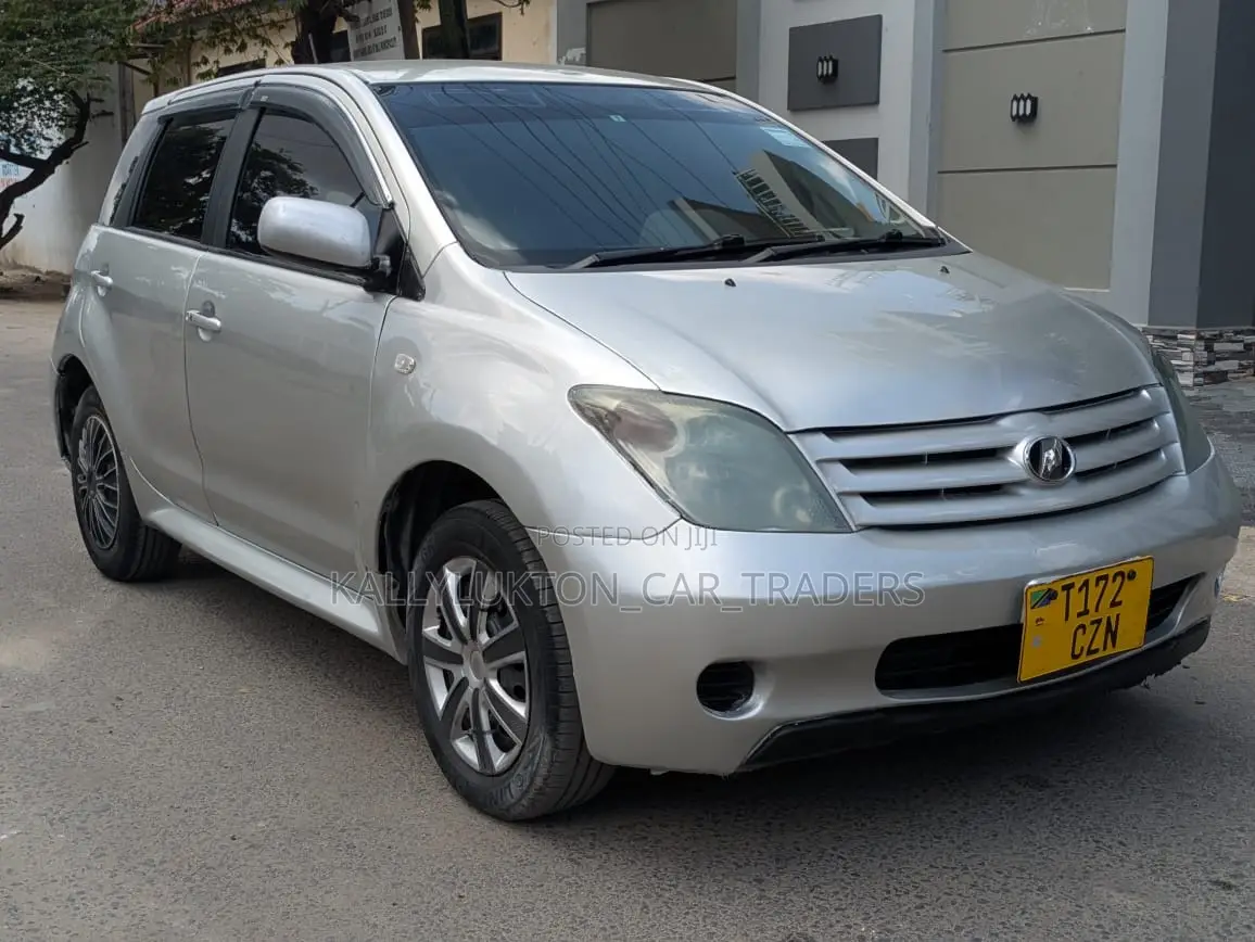 Toyota IST 2005 Silver