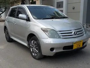 Toyota IST 2005 Silver