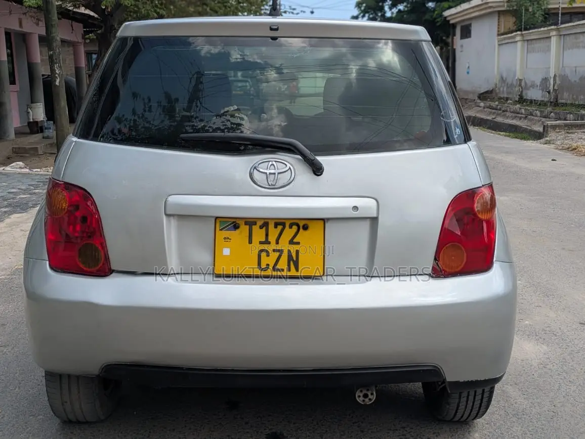 Toyota IST 2005 Silver