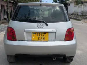 Toyota IST 2005 Silver