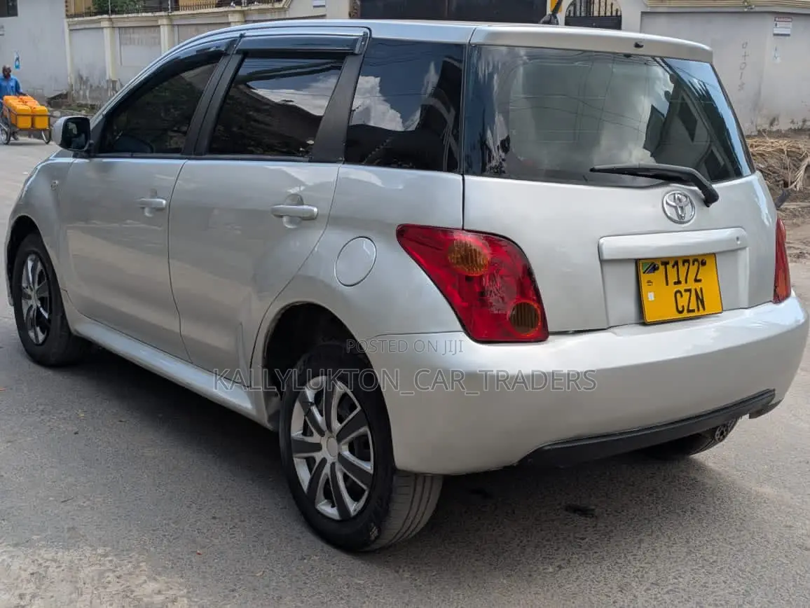 Toyota IST 2005 Silver