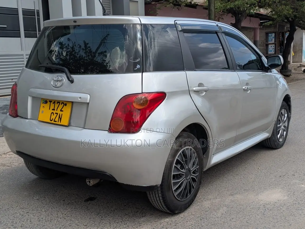 Toyota IST 2005 Silver
