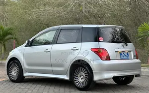 Toyota IST 2003 Silver