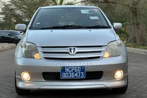 Toyota IST 2003 Silver