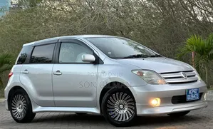 Toyota IST 2003 Silver