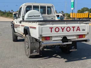 Toyota Land Cruiser 79 Series 2018 White