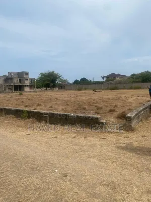 Plot Inauzwa Bahari Beach