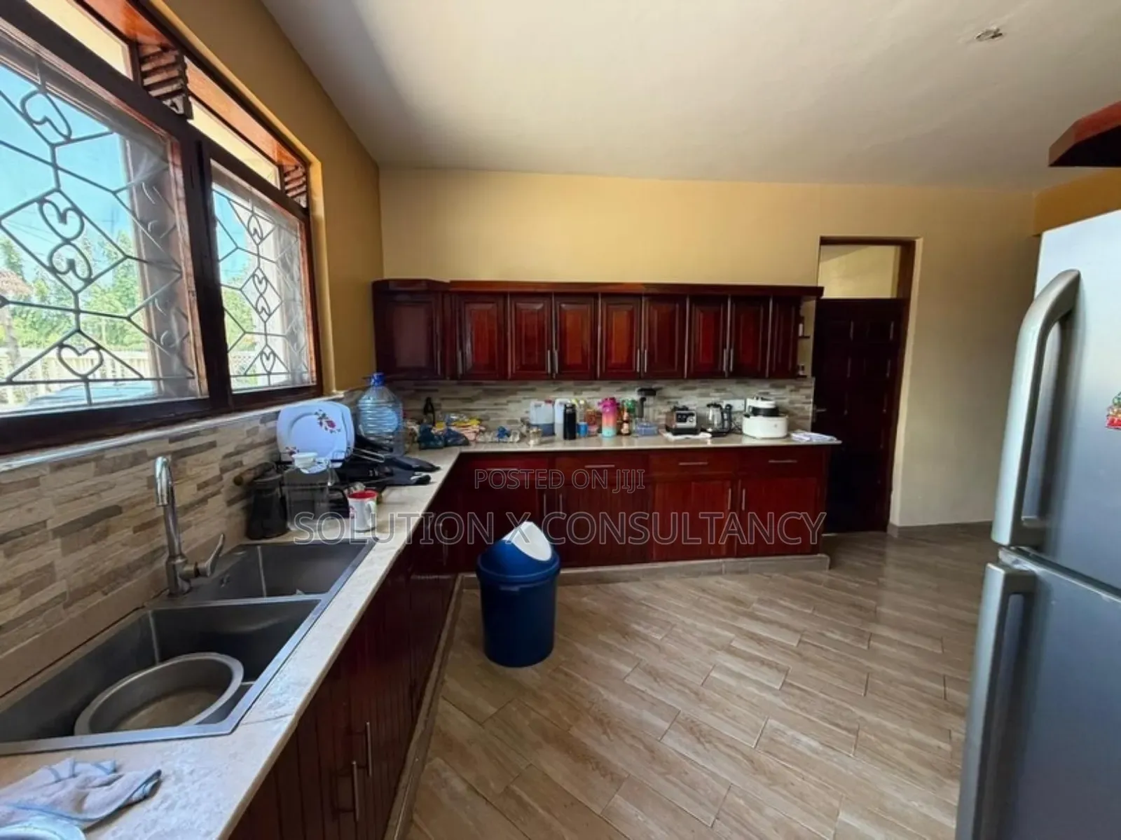 14bdrm House in Mikocheni for rent