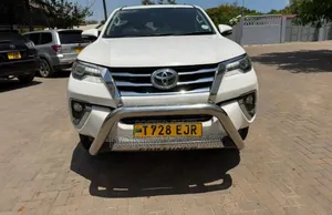 Toyota Fortuner 2.4 D AWD 2017 White