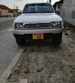 Toyota Hilux 2018 White
