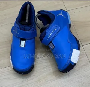 Viatu Royal Flame–Moto Wa Kifalme