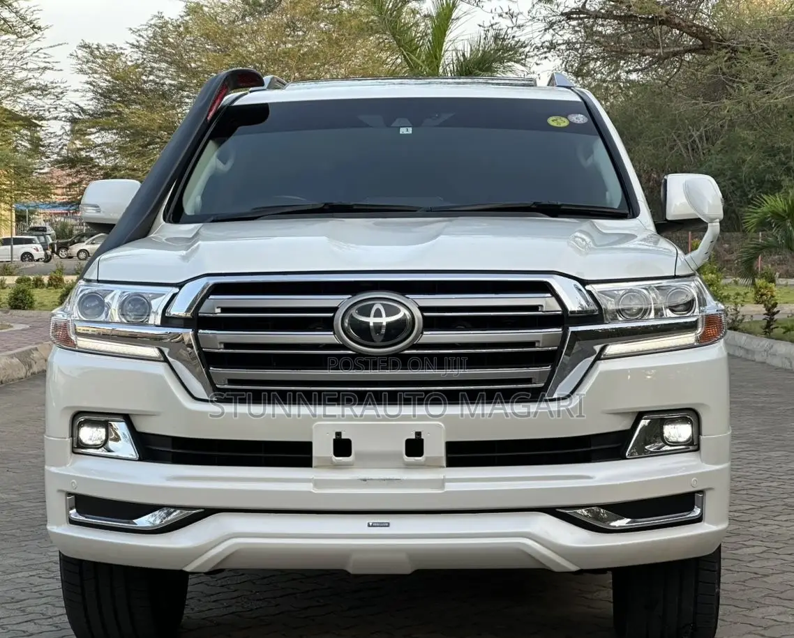 Toyota Land Cruiser 2017 White