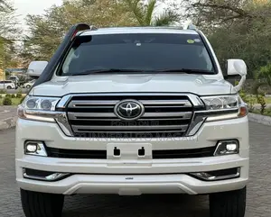 Toyota Land Cruiser 2017 White