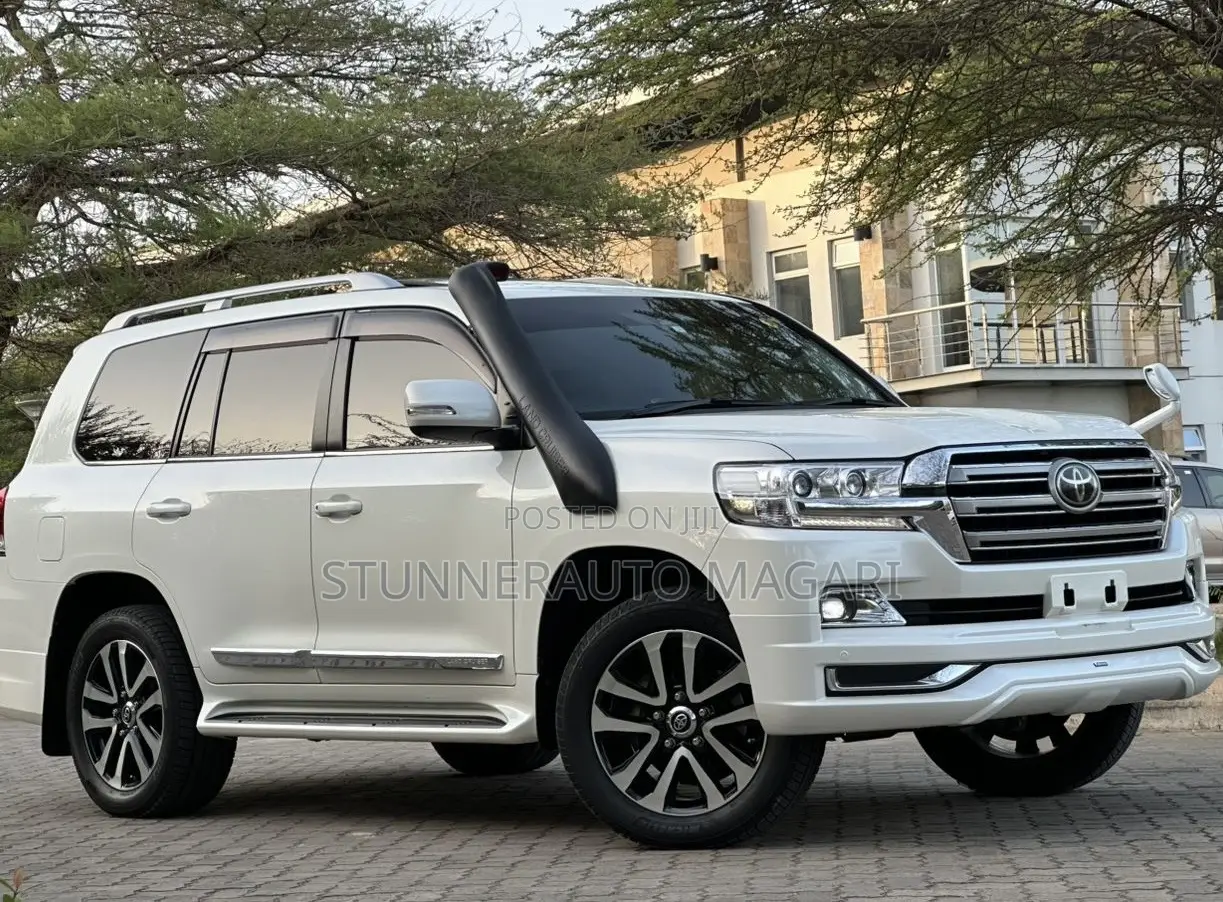 Toyota Land Cruiser 2017 White