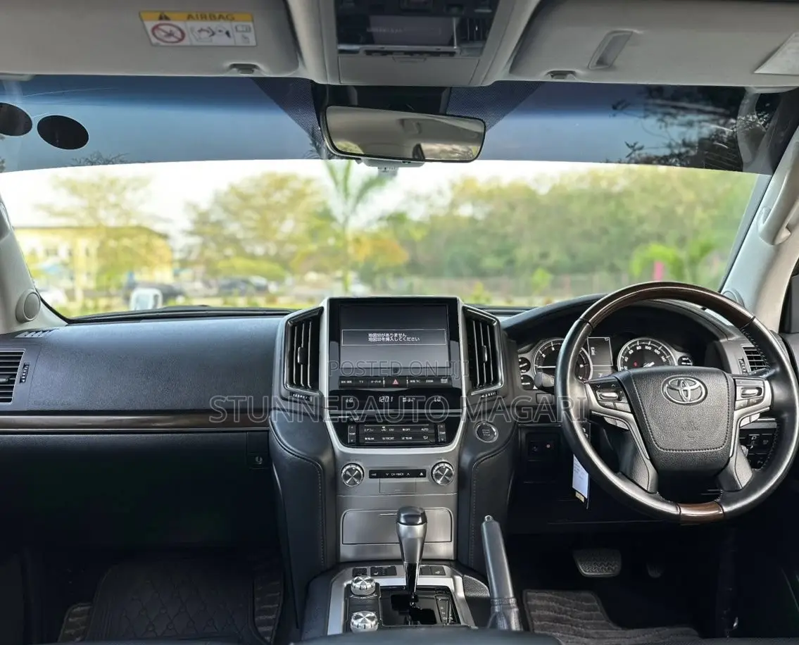 Toyota Land Cruiser 2017 White