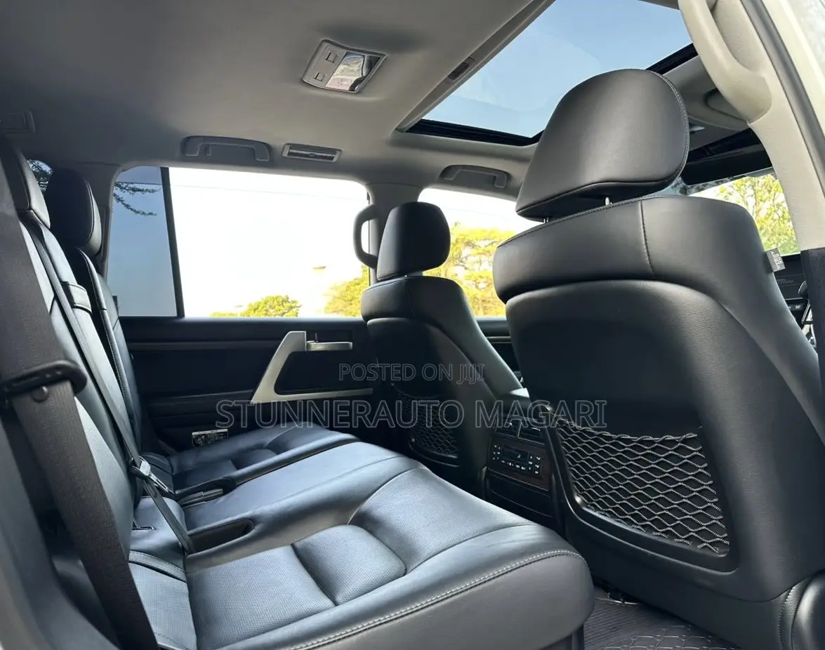Toyota Land Cruiser 2017 White