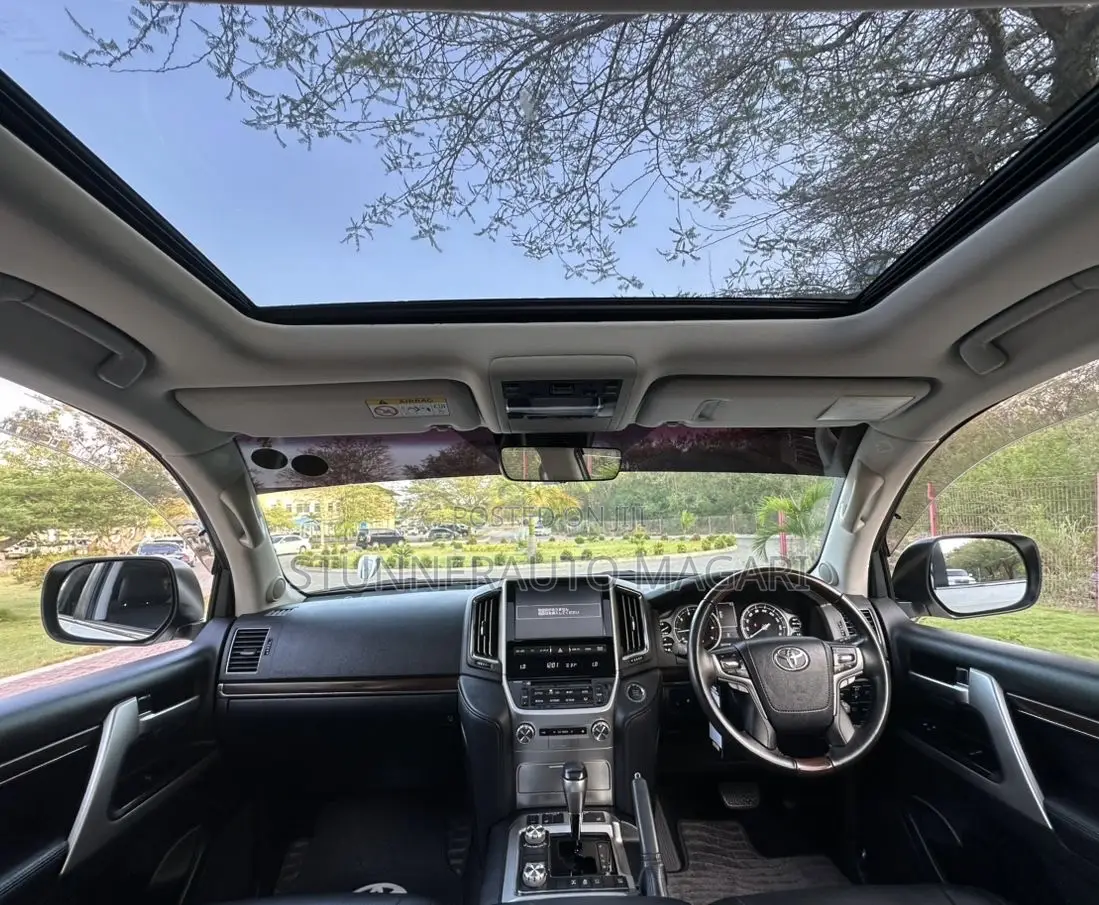 Toyota Land Cruiser 2017 White